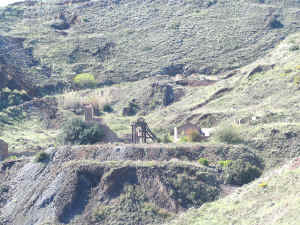 panoramica del castillete de la mina caton