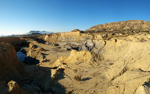 Grupo Mineralógico de Alicante. Explotación de Arcilla en Agost.  Alicante  