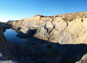 Grupo Mineralógico de Alicante. Explotación de Arcilla en Agost.  Alicante  