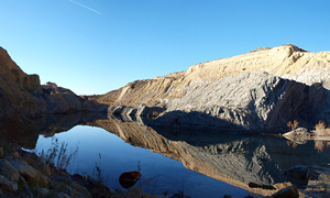 Grupo Mineralógico de Alicante. Explotación de Arcilla en Agost.  Alicante  