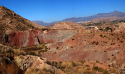 Grupo Mineralógico de Alicante.   Gravera del Barraquero, Hoya Redonda, Enguera . Comarca Canal de Navarrés, València  