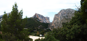 Grupo Mineralógico de Alicante. Cantera Barranco de la Mola. Sierra de Olta, Calpe. Alicante